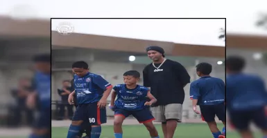 Pimpin Coaching Clinic, Ronaldinho Puji Bakat Pemain Muda