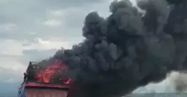 KM Lautan Papua Indah Terbakar di Perairan Probolinggo, Ya Ampun!