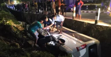 Minibus Kecelakaan di Porong, Bawa 19 Orang, Anak-Anak Menangis