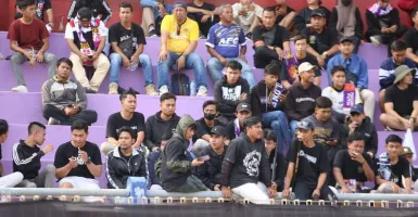 Kalah 1-2 Lawan Borneo FC, Suporter Persik Luapkan Kekecewaan