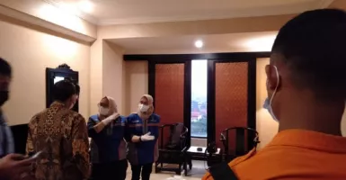 Seorang Tamu Hotel di Surabaya Tak Kunjung Keluar, Dicek Ternyata
