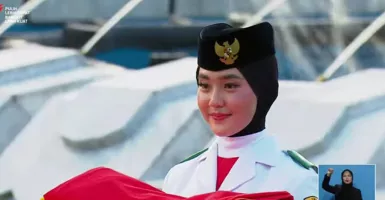 Ayumi Putri Sasaki, Bidadari Banyuwangi Pembawa Baki Bendera
