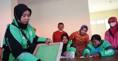 Asyik! Ojek Online Wanita Surabaya dapat Pelatihan Usaha