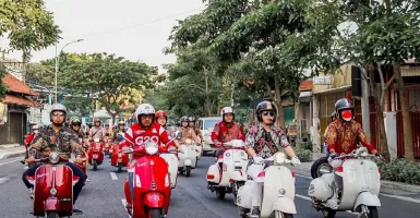 Keren, Crazy Rich Surabaya dan Armuji Naik Vespa Merah dan Putih
