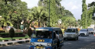 Harga BBM Naik, Sopir Angkot di Malang Semakin Terjepit