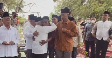 Rombongan Pondok Gontor Takziah dan Tahlilan di Rumah Santri AM