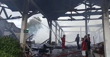 Pabrik Mebel di Banyuwangi Ludes Terbakar Dini Hari