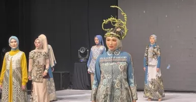 Lia Afif tampilkan Batik Jombang Surabaya Fashion Parade 2022
