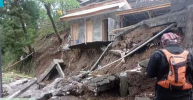 Banjir dan Longsor di Lumajang Rusak 11 Rumah dan 1 Pura, Ya Ampun!