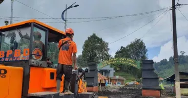 Alat Berat Mulai Bersihkan Material Longsor di 2 Desa Tengger, Lumajang