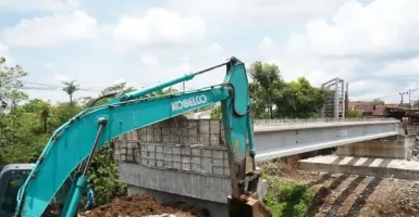 Pemkab Kediri Beri Peringatan Pelaksana Proyek Jembatan Ngadi
