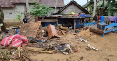 Kampung Nelayan Prigi Trenggalek Porak-poranda Diterjang Banjir Bandang