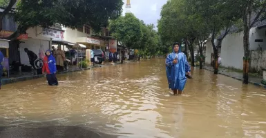 350 KK Terdampak Banjir di Pacitan, Warga Terisolasi