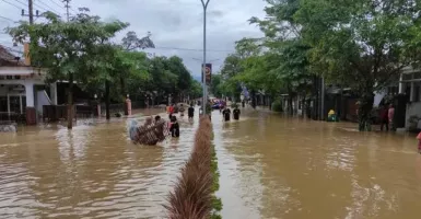 Pusat Kota Trenggalek Dikepung Banjir, Ribuan Warga Mengungsi