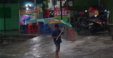 BMKG Juanda Keluarkan Alarm, Waspada Hujan Deras Disertai Petir