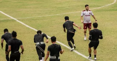 Cara Pelatih Madura United Menjaga Kondisi Psikis Pemain