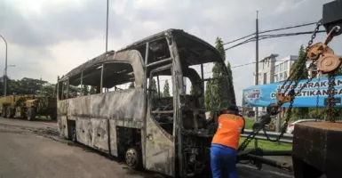 Bus terbakar di Pintu Tol Menanggal, Begini Nasib Penumpangnya