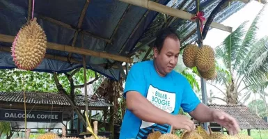 Kisah Sukses Pedagang Durian Banyuwangi, Ketekunannya Berbuah Cuan