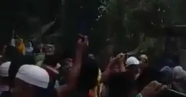 Viral Video Massa Ponpes di Madura Adang Polisi, Simak Kronologinya