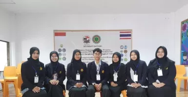 7 Mahasiswa Unej Praktik Mengajar di Thailand