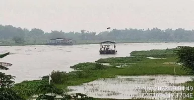 Gara-Gara Sampah, Perahu Penyeberangan Sungai Brantas Kecelakaan