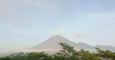 Status Gunung Semeru Turun, PVBMG Sebut Gempa Vulkanik Terjadi
