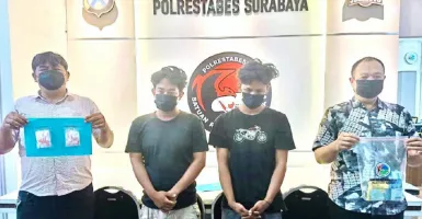 Warung Kopi di Surabaya Digerebek Polisi, 2 Pria Tertangkap Basah Simpan Sabu