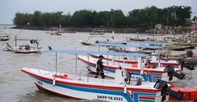 BMKG Tanjung Perak Keluarkan Alarm Bahaya, Gelombang Tinggi Diprediksi Melanda Jatim