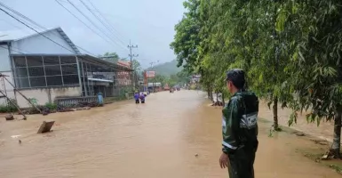 Banjir Bandang Putus Jalur Pacitan-Trenggalek, Belasan Rumah Terendam