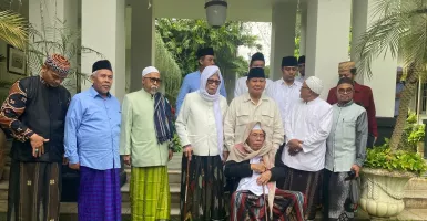 Kunjungan ke Surabaya, Prabowo Subianto Minta Restu ke Para Kiai Jatim