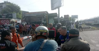Pria 74 Tahun di Surabaya Tak Sadarkan Diri Usai Terobos Perlintasan Kereta Api