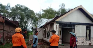 Angin Puting Beliung Rusak Puluhan Rumah 3 Kecamatan di Bojonegoro