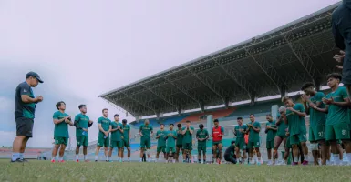 Hadapi Bhayangkara FC, Aji Santoso Siap Turunkan Semua Pemain