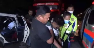 Kronologi Kecelakaan Maut di Ngawi, Mobil Seruduk Truk Parkir, 5 Meninggal