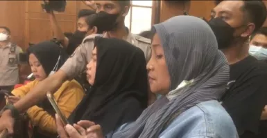 Datang ke PN Surabaya, Ibu Asal Pasuruan Tuntut Keadilan Tragedi Kanjuruhan