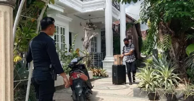 KPK Geledah Rumah Istri Ketua DPRD Jatim di Lamongan