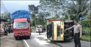 Kronologi Kecelakaan Truk Tabrak Pikap, Jalan Malang - Kediri Macet Total