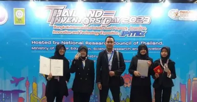 Bangga! Pelajar SMP Islam Al Azhar 13 Surabaya Raih Medali Perak di Thailand