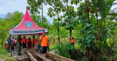 BPBD Ponorogo Bangun Jembatan Darurat untuk Kirim Bantuan Korban Banjir