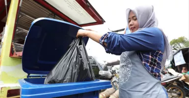 Bersihkan Sampah, BRI Sasar Pasar Kesesi Pekalongan