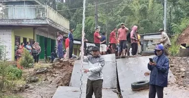 Hujan Lebat, Jalur Desa di Ponorogo-Pacitan Ambles, Aktivitas Warga Terganggu