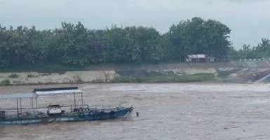 Perahu Penyeberangan Sungai Brantas Terseret Arus Hingga 3 Km