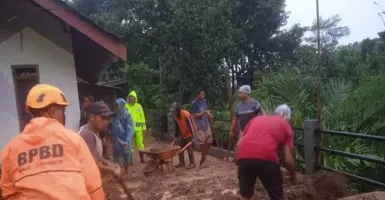 Hujan Lebat di Jember, 3 Rumah Rusak Dihantam Material Batu