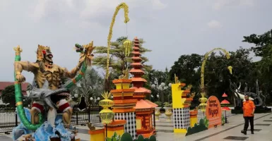 Hari Raya Nyepi, Halaman Balai Kota Surabaya Tampil Berbeda
