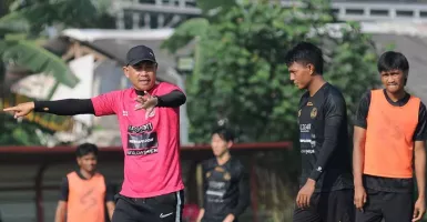 Pelatih Arema FC, Joko Susilo Gelar Latihan Sore Saat Ramadan