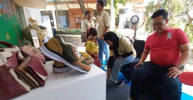 Sepatu Sutera Karya Difabel dan Buruh Tani Binaan BRI Diborong Jokowi hingga Artis Kondang