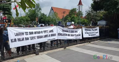 Ratusan Warga Madura Geruduk Balai Kota Surabaya