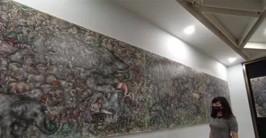 I Nyoman Ari Winata Kisahkan Kehidupan Bali dalam Lukisan 8 Meter