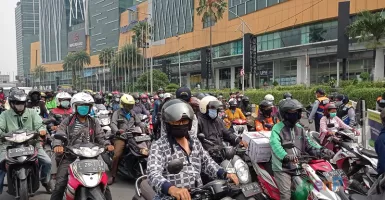Bundaran Waru Masuk Surabaya Macet Panjang Imbas Penyekatan
