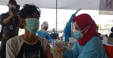Perdana, Vaksin Moderna untuk Umum di Surabaya